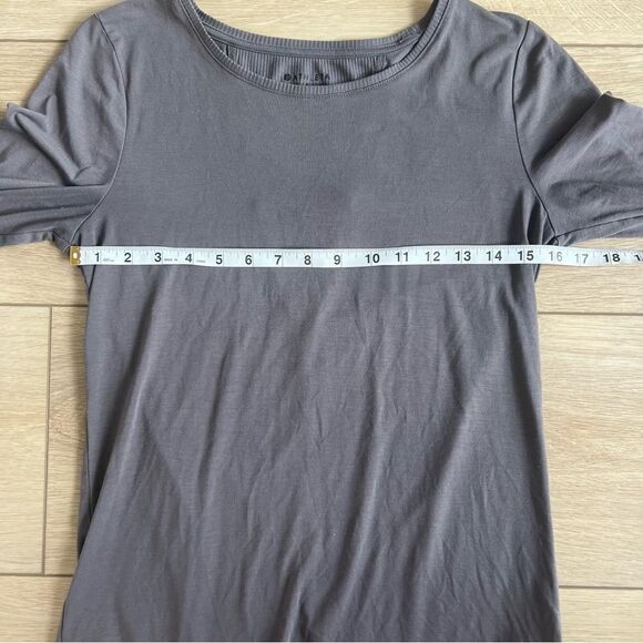 Athleta Split Back Essence Semi Fit Long Sleeve Top Gray Size XS - Picture 6 of 9